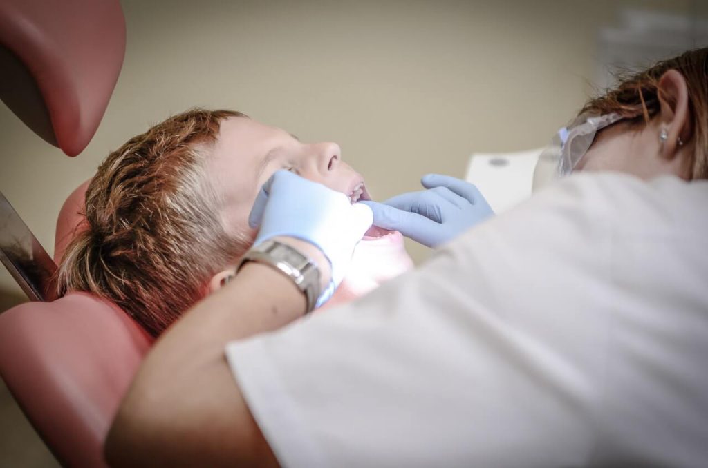 Co to jest leczenie kanałowe zęba?